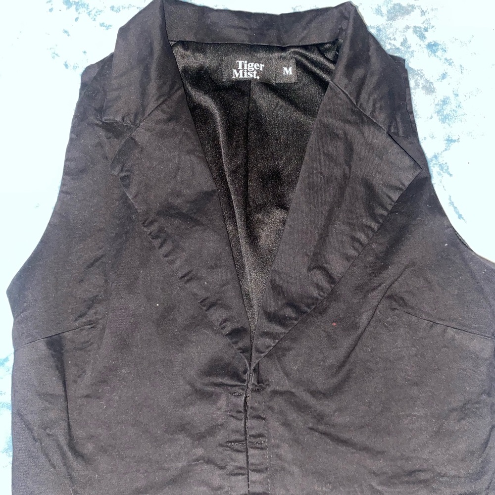 Tiger Mist black vest